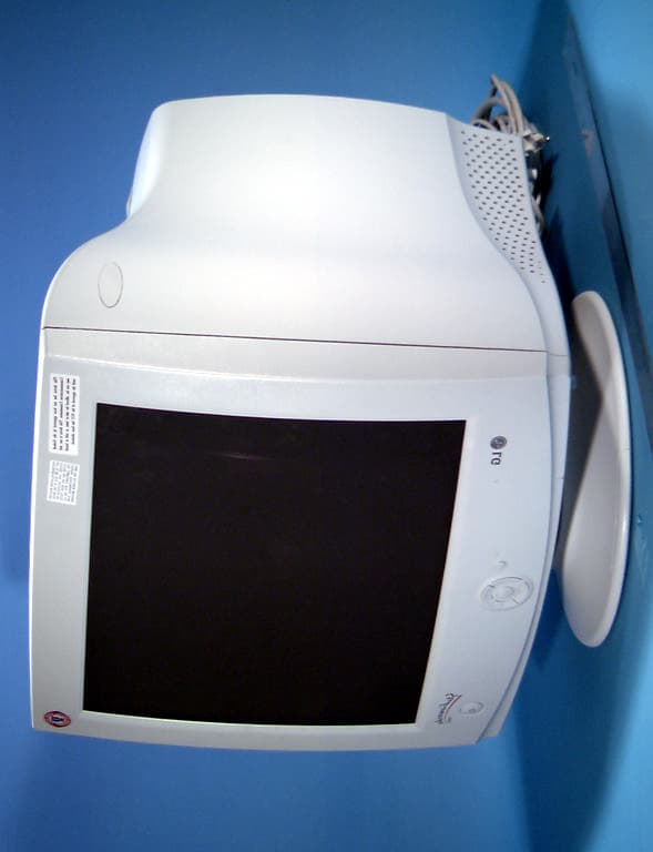 19- inch Color Monitor with USB Hub - FCC ID BEJSB995C - LG Electronics USA, Inc. (3)