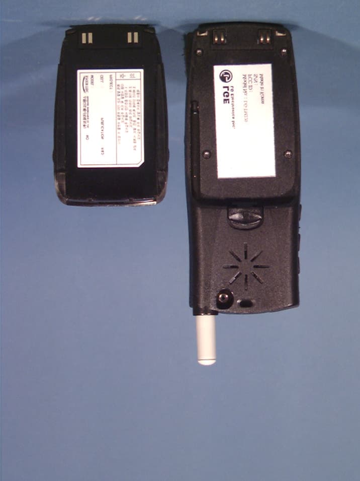 Tri-Mode Dual-Band Analog/PCS Phone (AMPS/CDMA) - FCC ID BEJTM220 - LG Electronics USA, Inc. (4)