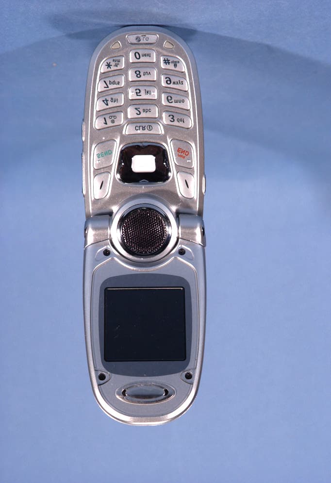Tri-Mode Dual Band Cellular/ PCS Phone (AMPS/CDMA) - FCC ID BEJVX4700 - LG Electronics USA, Inc. (1)