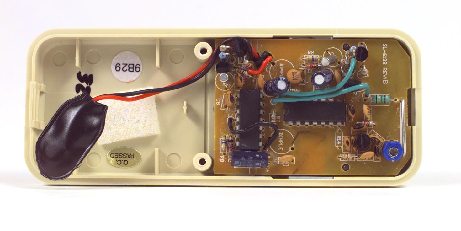 Remote Control Transmitter - FCC ID BJ4-61WRC32ATX - HeathCo LLC (3)
