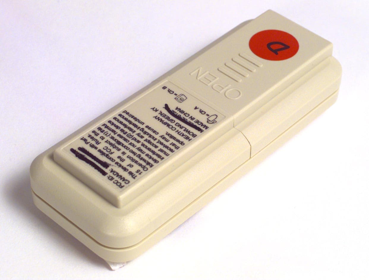 Remote Control Transmitter - FCC ID BJ4-61WRC32ATX - HeathCo LLC (2)