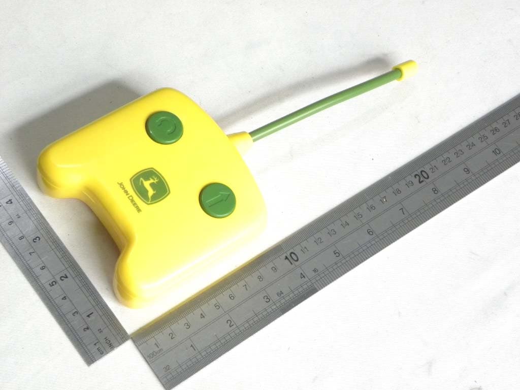 M4JOHNNY TRACTOR RADIO CONTROL - FCC ID BMW-35920TX27 - TOMY International, Inc.