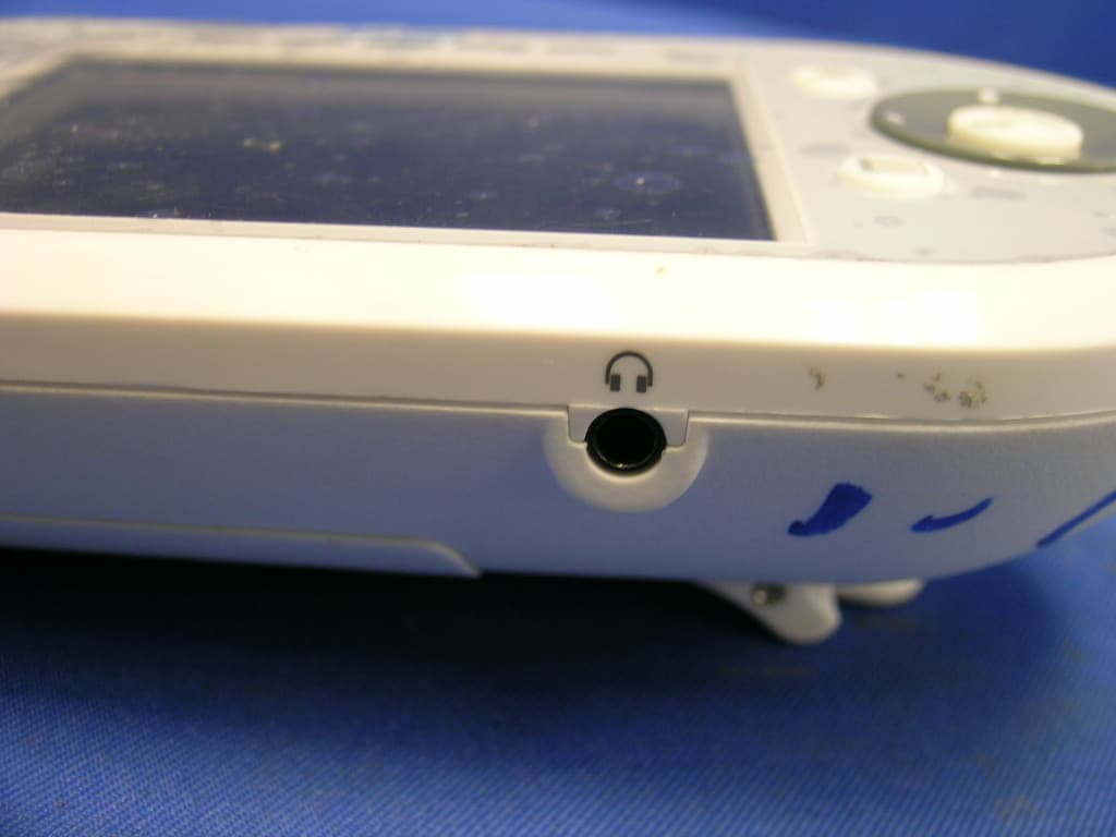 2.4GHz FHSS Baby Monitor Parent Unit - FCC ID BMWTFY7294P - TOMY International, Inc. (4)