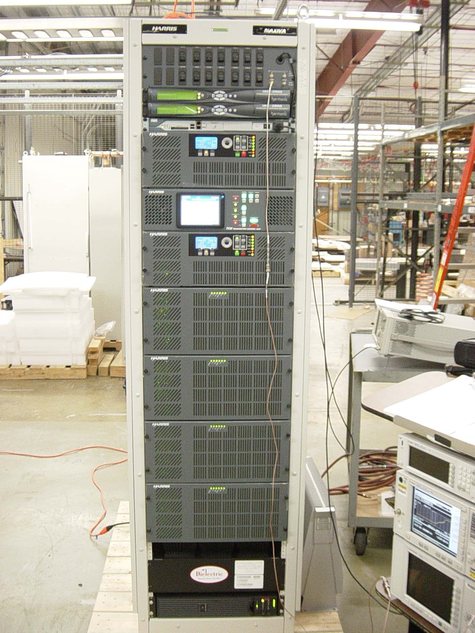 Maxiva UAX Transmitter Indoor System - FCC ID BOI-UAXFLID - GatesAir, Inc. (4)