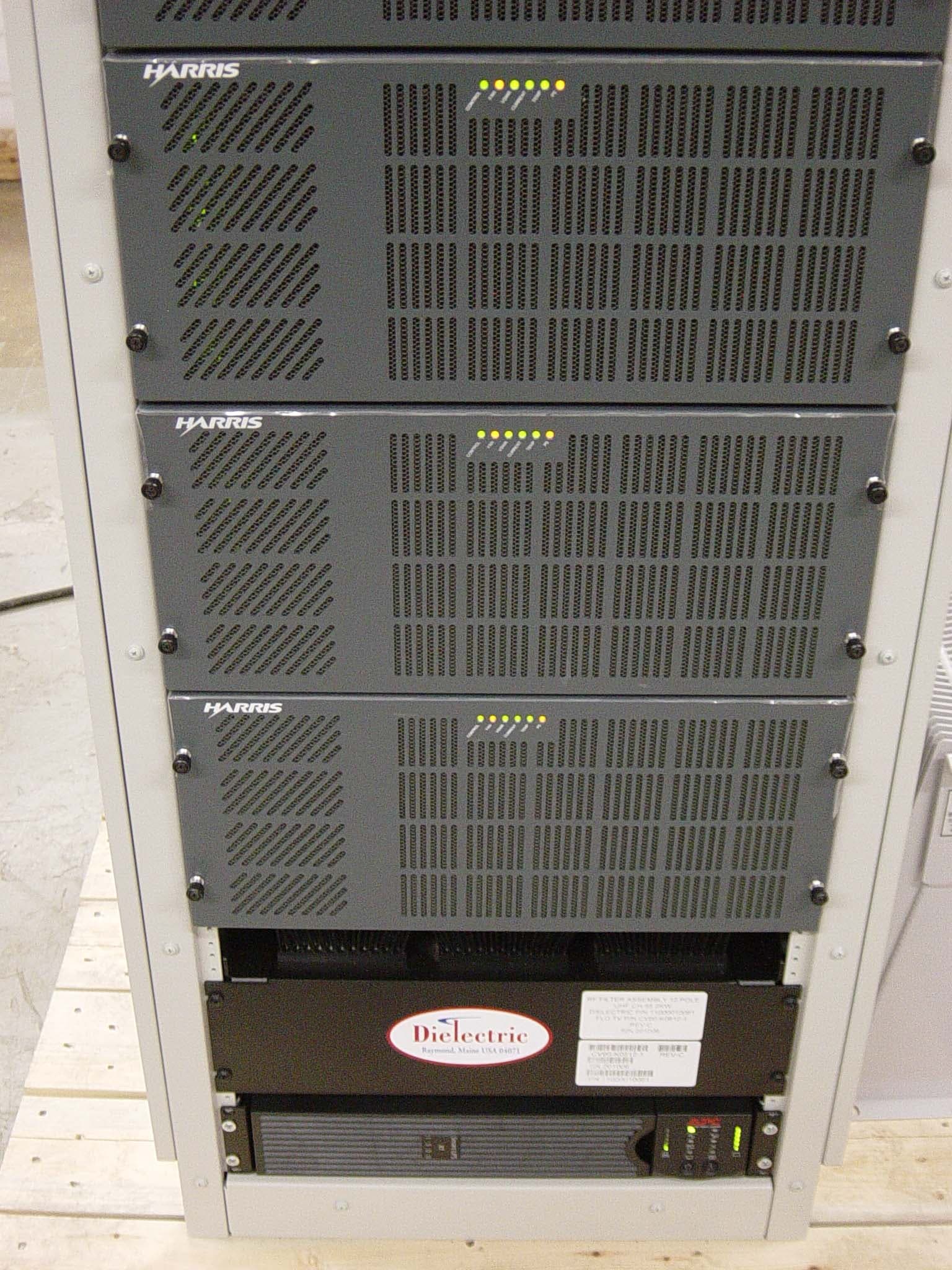 Maxiva UAX Transmitter Indoor System - FCC ID BOI-UAXFLID - GatesAir, Inc. (2)