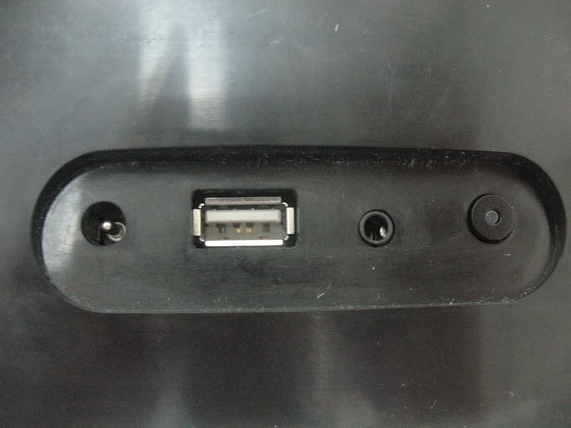 Wireless speaker with AirPlay - FCC ID BOU-AD7050W - Philips Consumer Lifestyle