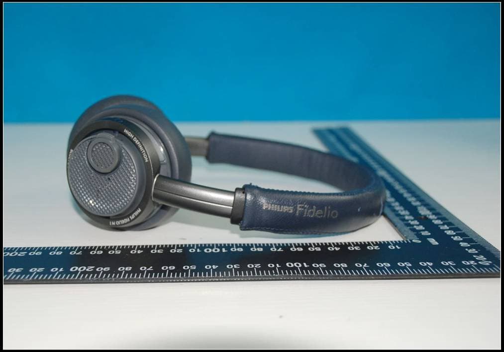 Bluetooth headphone - FCC ID BOUM1BT - Philips Consumer Lifestyle (3)