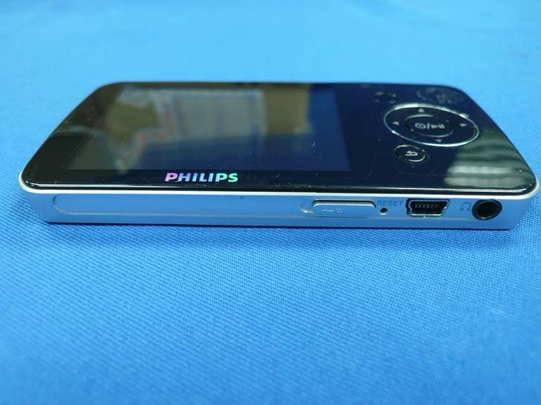 Digital Audio/Video Player w/Bluetooth TX - FCC ID BOUSA5285BT - Philips Consumer Lifestyle (2)