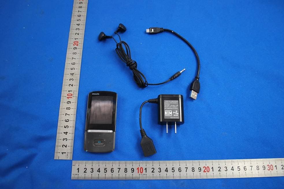 GoGear Azure, MP4 Player with Bluetooth - FCC ID BOUSA5AZU - Philips Consumer Lifestyle (3)