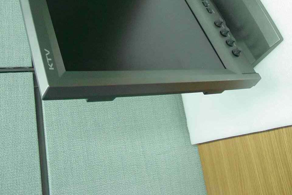 17" LCD CCTV Monitor - FCC ID BRFLCM17AA - KTV Global Corporation (2)