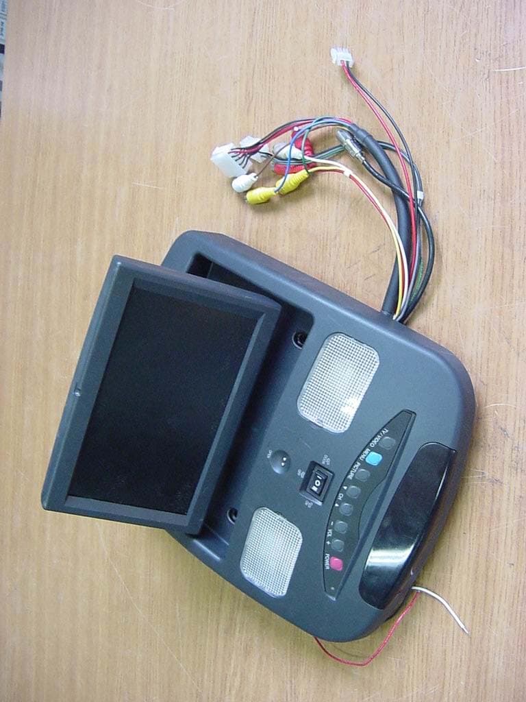 7" TFT LCD Color TV Receiver With FM Transmitter - FCC ID BRFLT07AA - KTV Global Corporation (3)