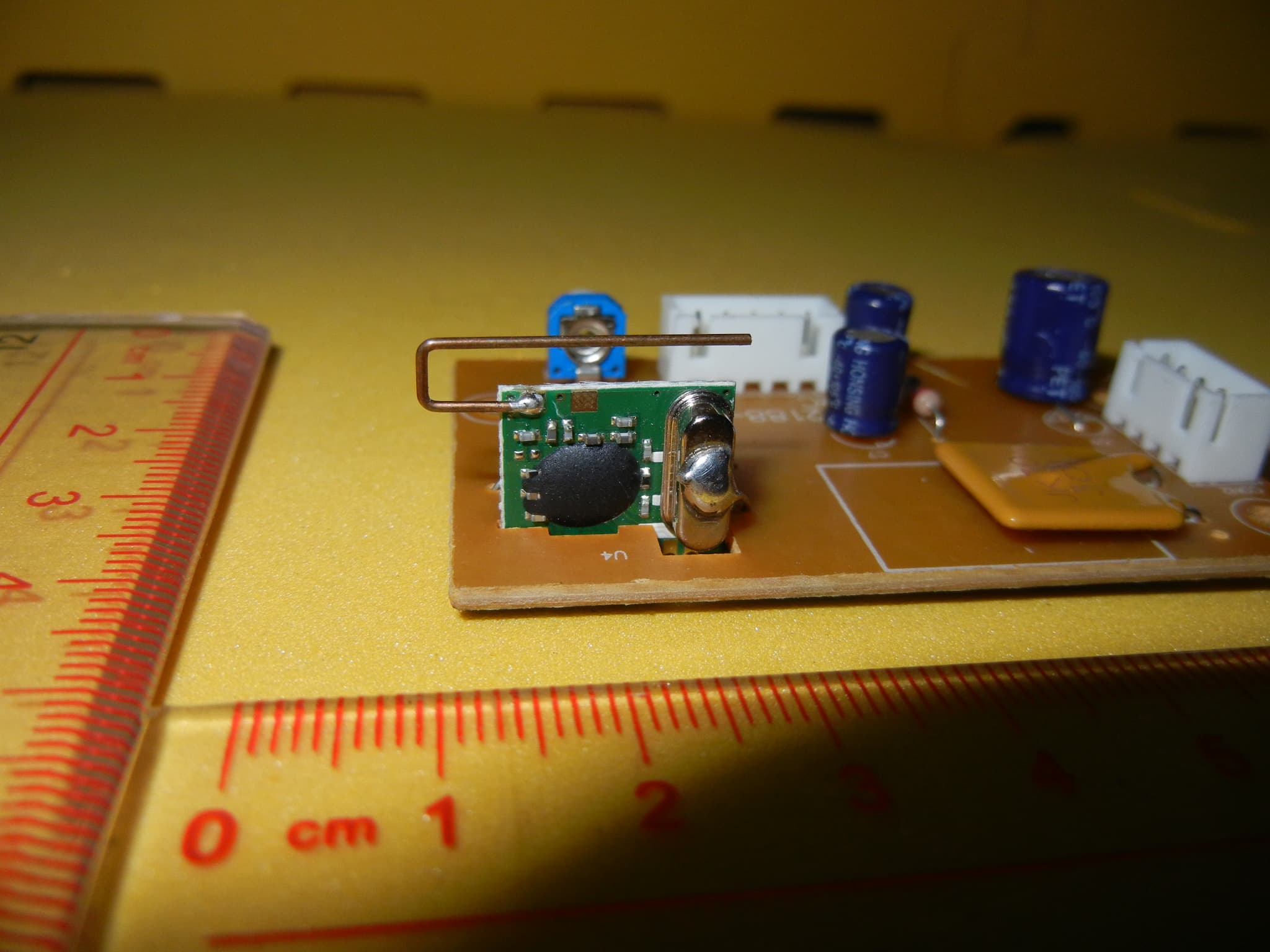 2.408-2.460 GHz WIRELESS R/C DEVICE-TX PORTION - FCC ID BY32188-24GR - Scientific Toys Ltd (4)