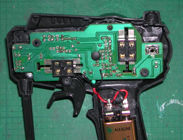 26.96-27.28 MHz WIRELESS R/C TOY-TX - FCC ID BY32818-27SH - Scientific Toys Ltd (2)
