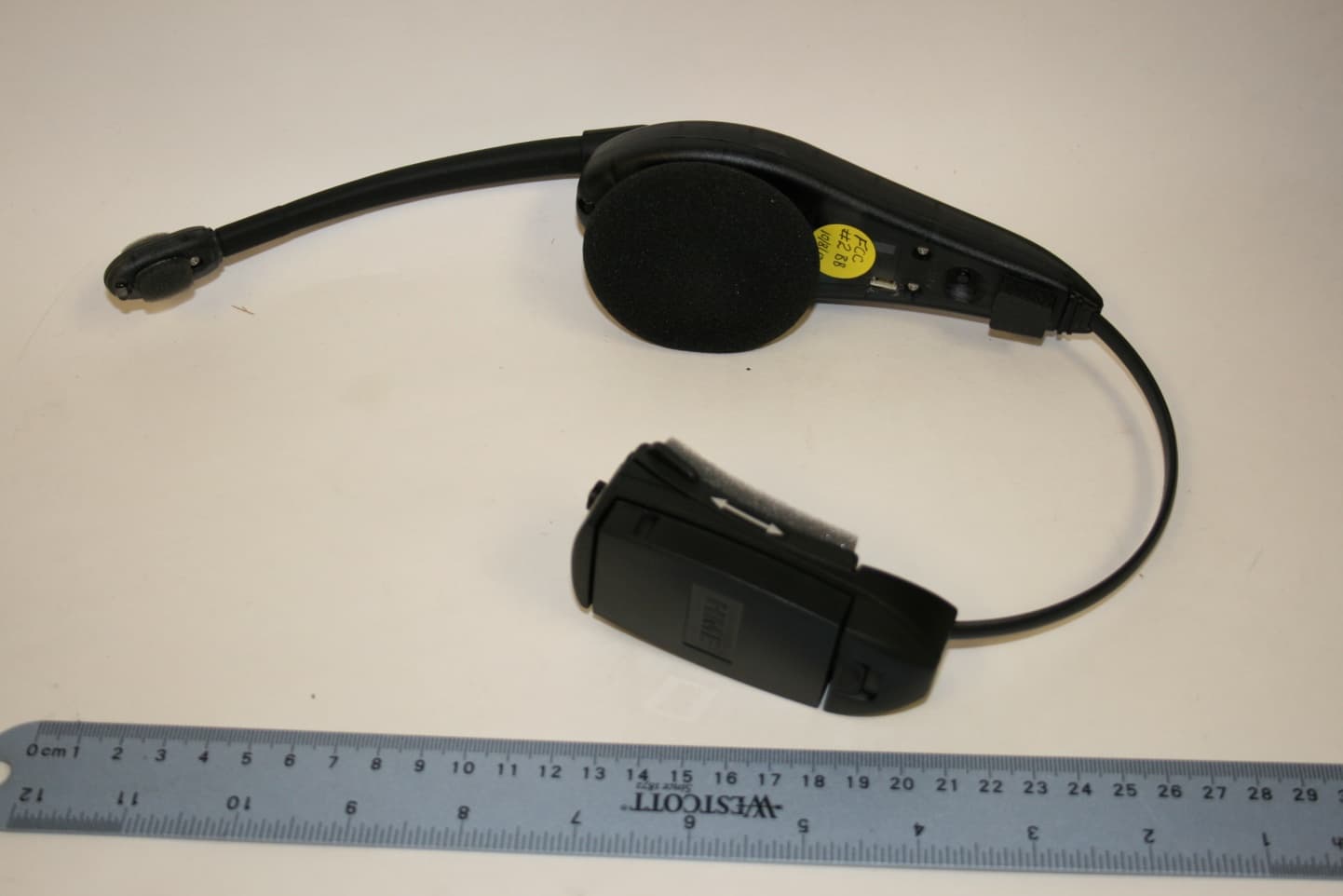 Headset for wireless intercom system - FCC ID BYMHS6K - HM Electronics Inc