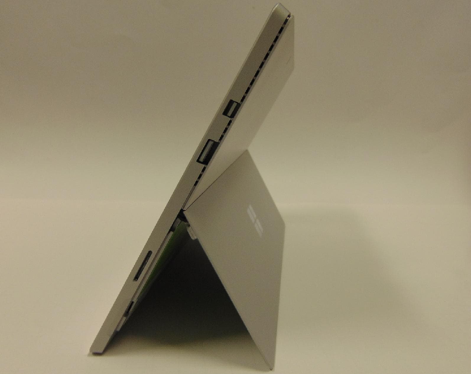 PORTABLE COMPUTING DEVICE - FCC ID C3K1724 - Microsoft Corporation (4)