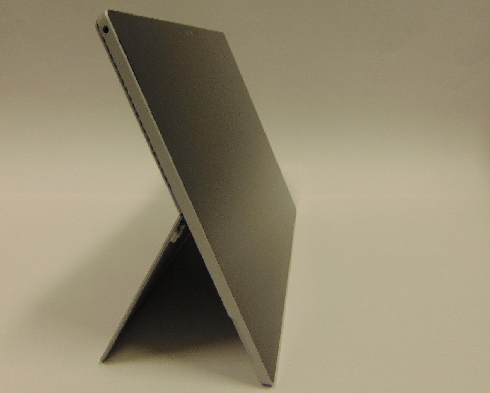 PORTABLE COMPUTING DEVICE - FCC ID C3K1724 - Microsoft Corporation (2)