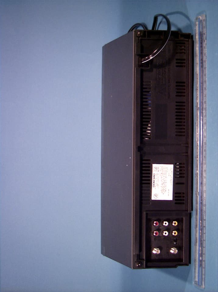 VHS Video Cassette Recorder - FCC ID C5F7NF0007 - WINIA Electronics Co., Ltd. (2)
