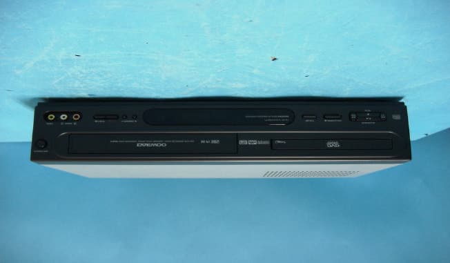 VCR With DVD Player - FCC ID C5F7NF0013 - WINIA Electronics Co., Ltd. (4)