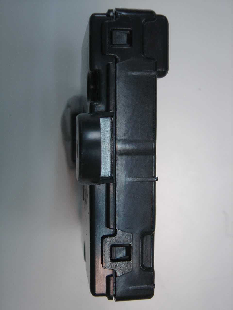 Bluetooth handsfree device to be installed in cars - FCC ID CB2-BLUE12M - Johnson Controls Interiors L.L.C. (2)