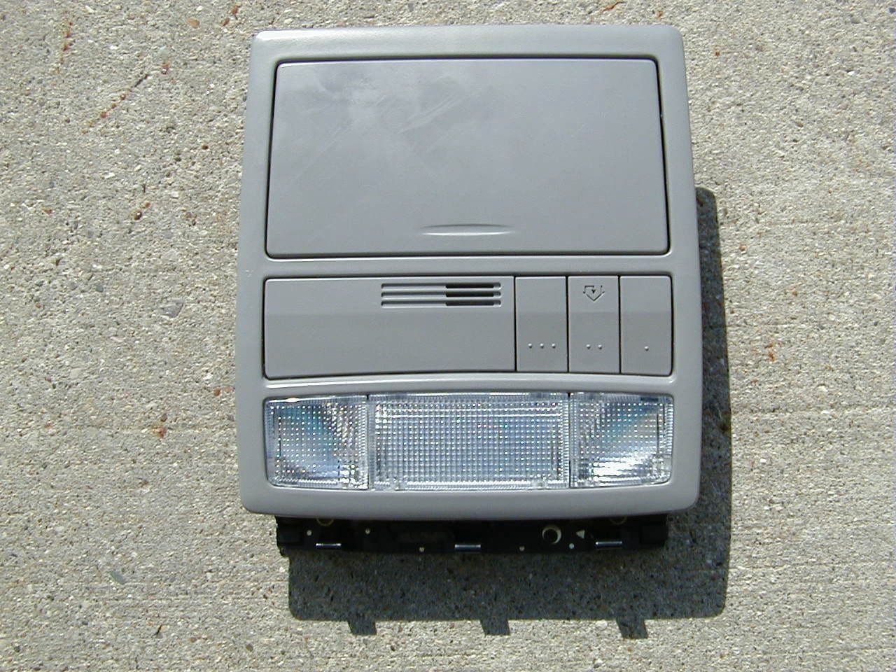 Universal Garage Door Opener - FCC ID CB2044LHL3 - Johnson Controls Interiors L.L.C.