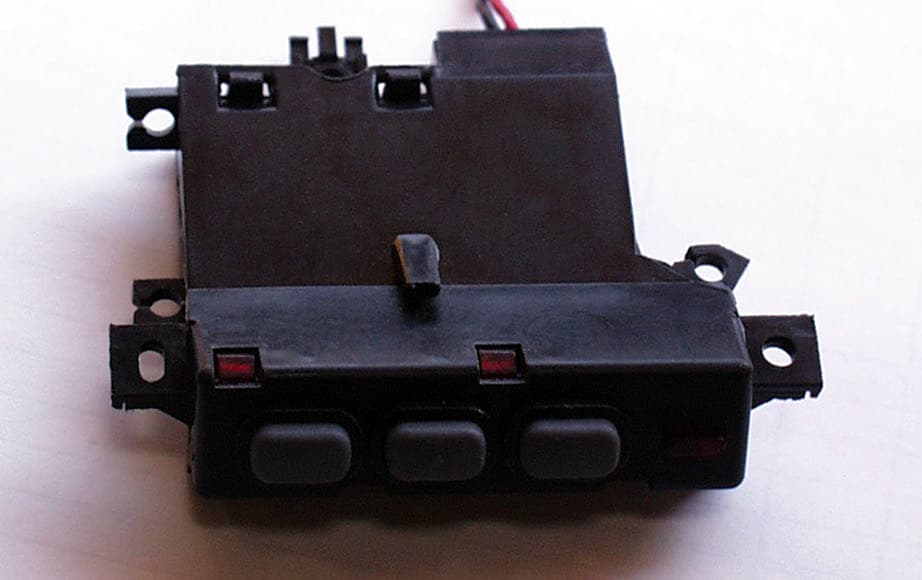 Universal Garage Door Opener - FCC ID CB2825NHL3 - Johnson Controls Interiors L.L.C. (2)