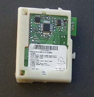 Universal Garage Door Opener - FCC ID CB2BMWHL4 - Johnson Controls Interiors L.L.C. (2)