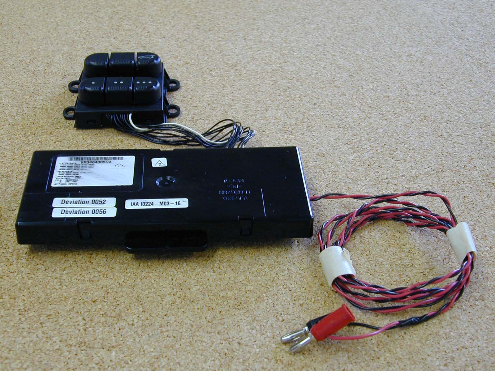 Universal Garage Door Opener - FCC ID CB2CSHL3 - Johnson Controls Interiors L.L.C.