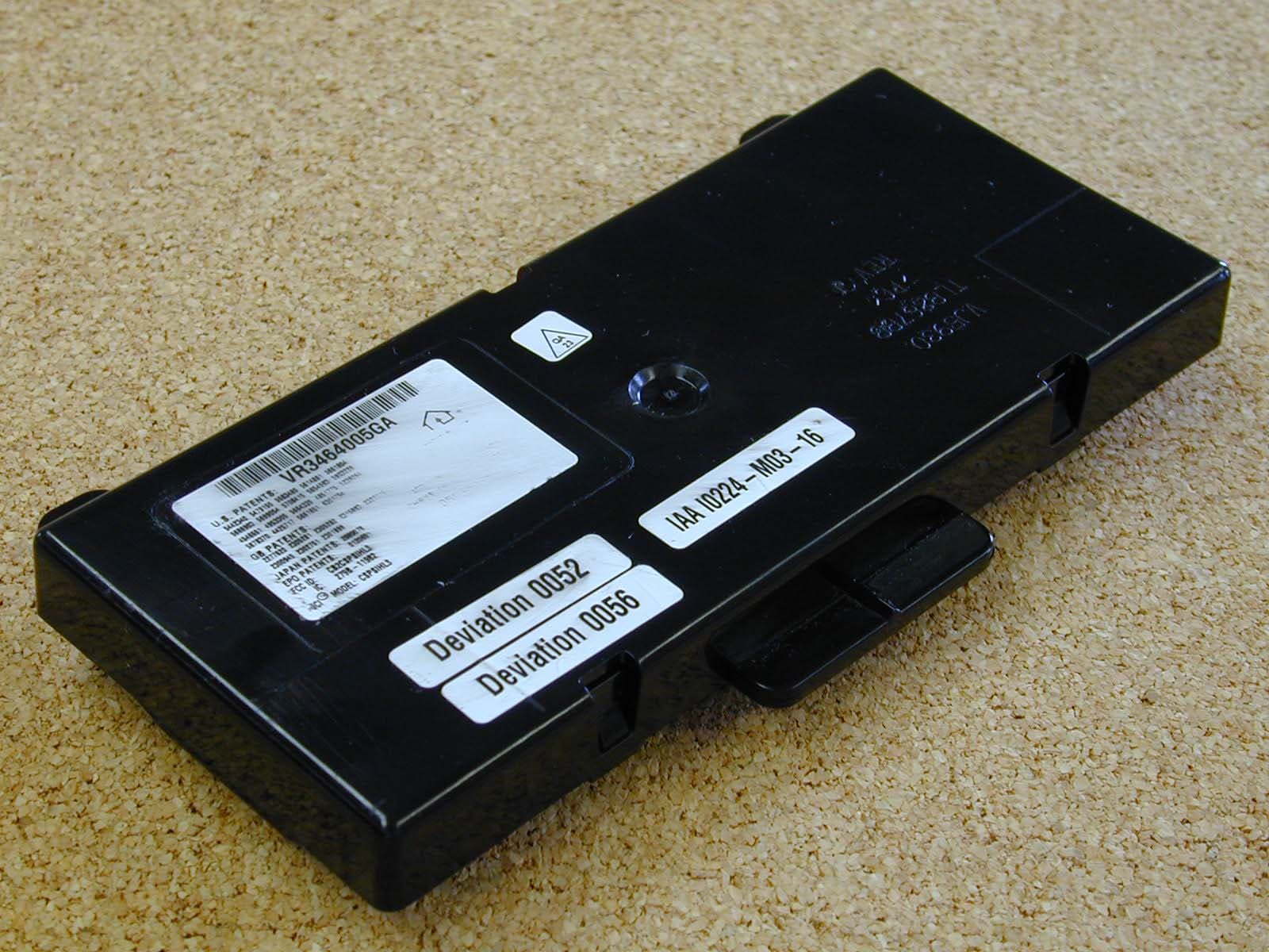 Universal Garage Door Opener - FCC ID CB2CSHL3 - Johnson Controls Interiors L.L.C. (3)