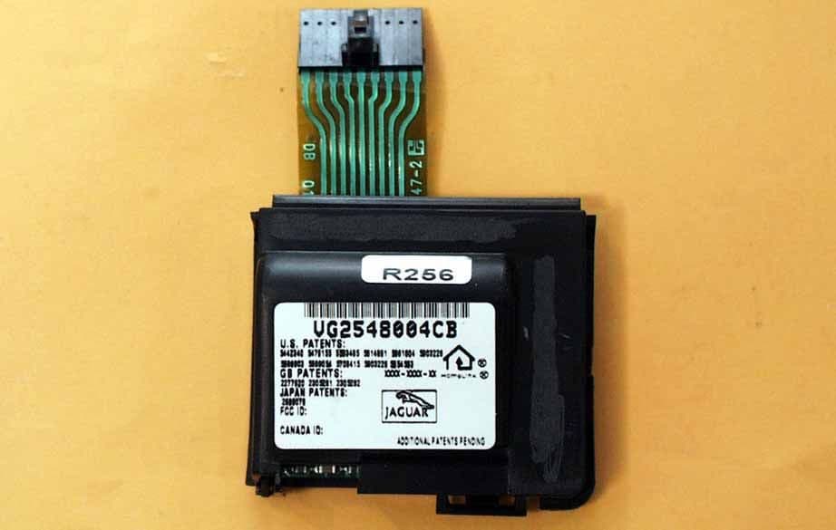 Universal Garage Door Opener - FCC ID CB2JAGHL3 - Johnson Controls Interiors L.L.C.