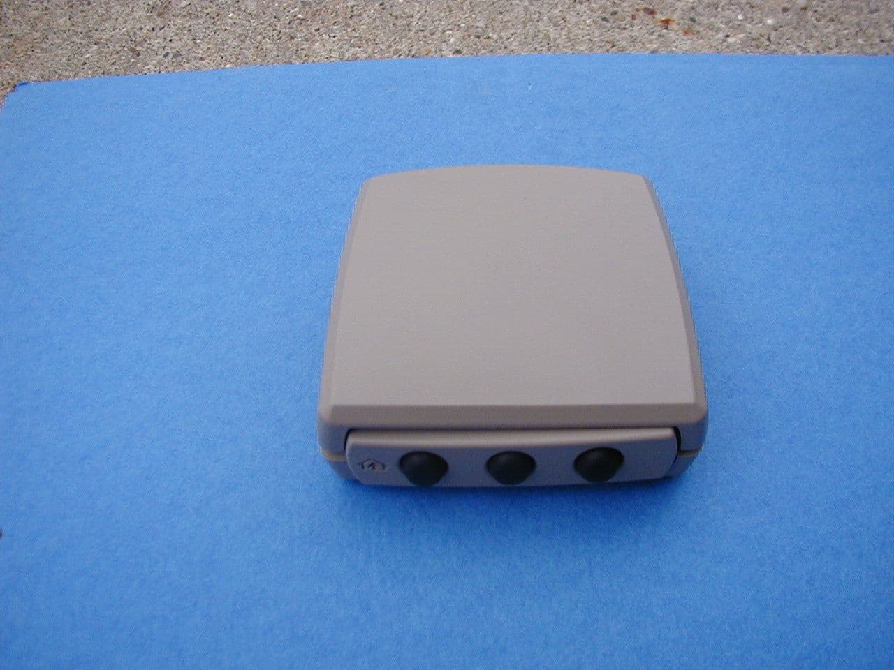 Universal Garage Door Opener - FCC ID CB2MOTHL3 - Johnson Controls Interiors L.L.C.