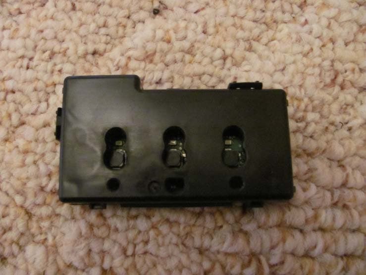 Universal Garage Door Opener Transmitter - FCC ID CB2SAHL5 - Johnson Controls Interiors L.L.C. (4)