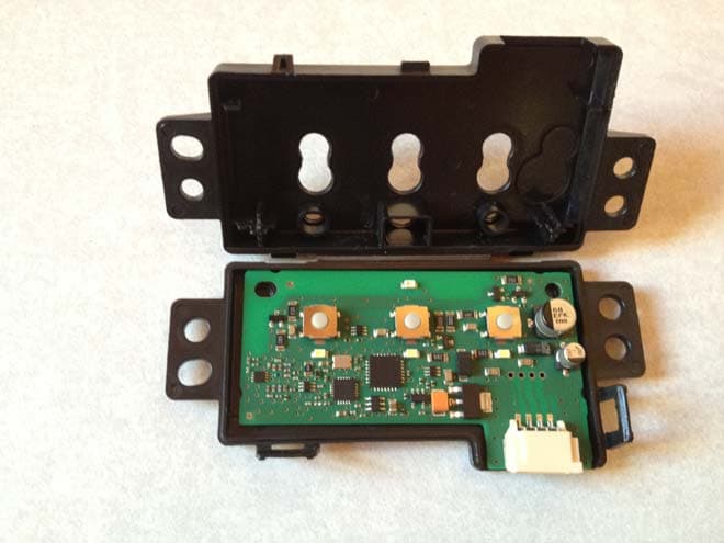 Universal Garage Door Opener Transmitter w/ FHSS Transmitter - FCC ID CB2SAHL5C - Johnson Controls Interiors L.L.C. (2)