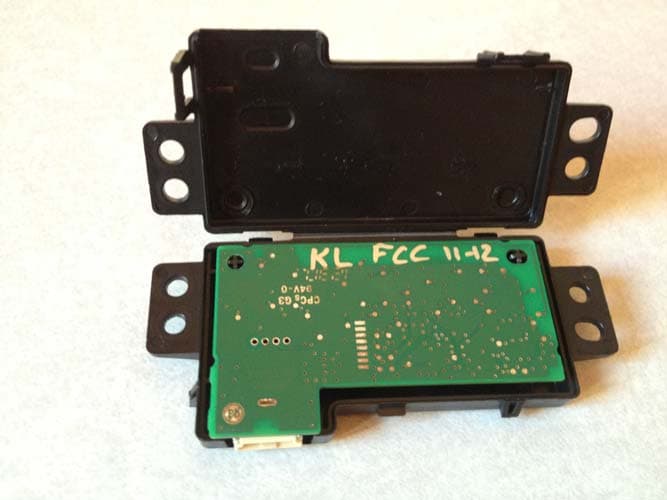 Universal Garage Door Opener Transmitter w/ FHSS Transmitter - FCC ID CB2SAHL5C - Johnson Controls Interiors L.L.C. (4)