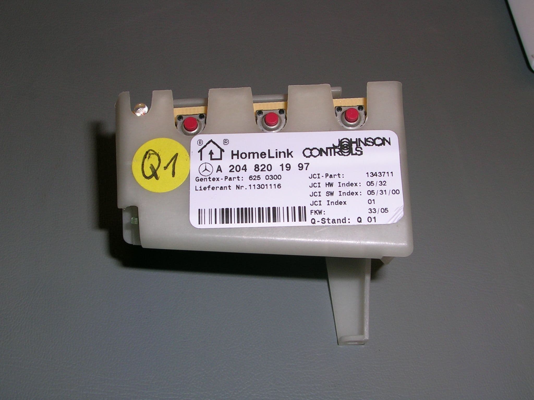 Universal Garage Door Opener - FCC ID CB2W204HL3 - Johnson Controls Interiors L.L.C.