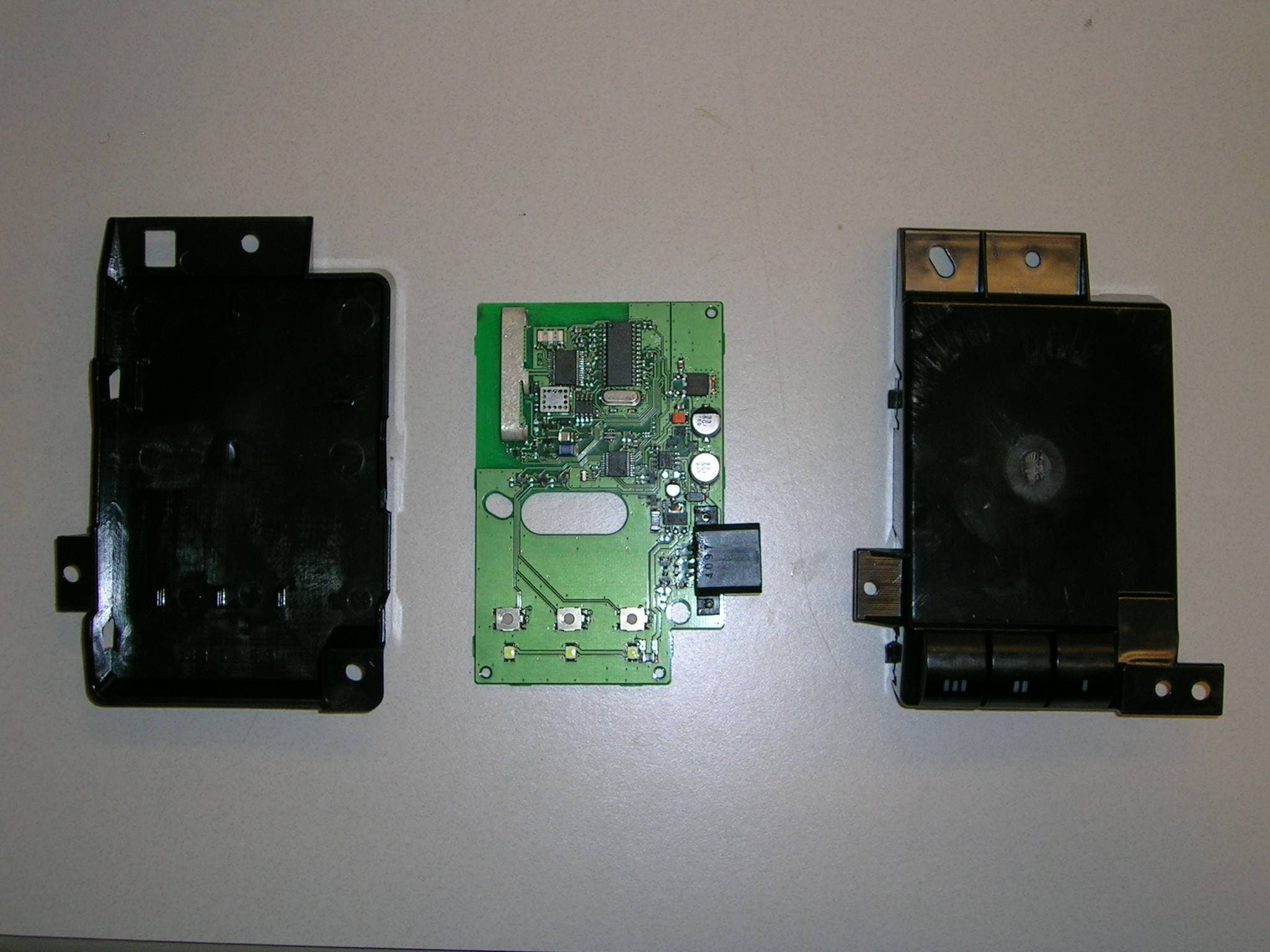 Universal Garage Door Opener - FCC ID CB2XKHL3 - Johnson Controls Interiors L.L.C.