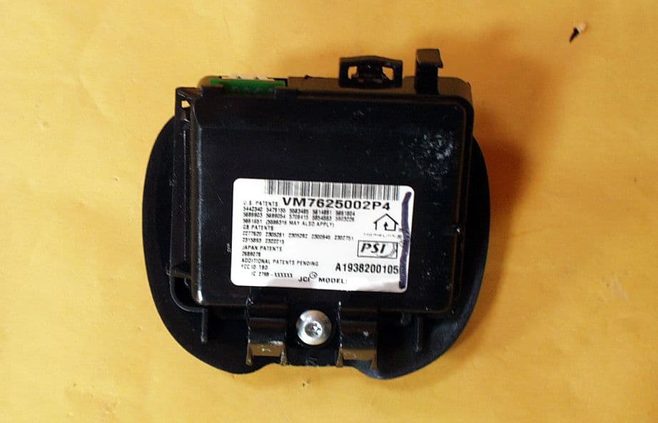 Universal Garage Door Opener - FCC ID CB2ZH29HL3P - Johnson Controls Interiors L.L.C.