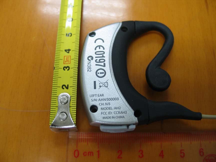 Wireless Microphone Transmitter - FCC ID CCRAH2 - Sam Ash Music Corporation (1)