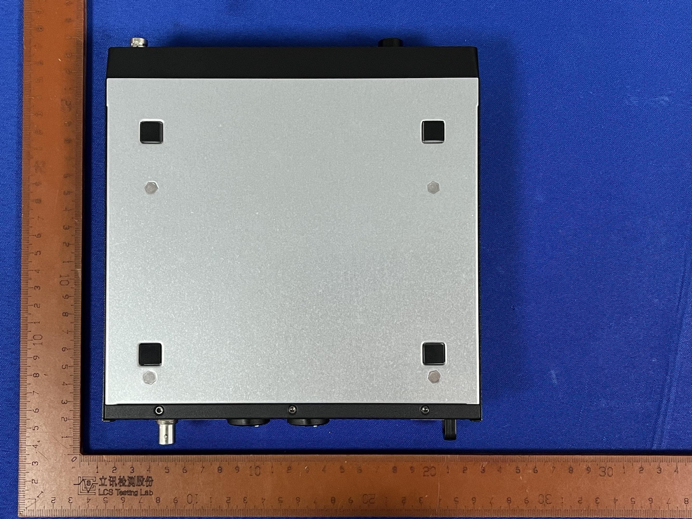ET100 UHF Transmitter - FCC ID CCRET100 - Sam Ash Music Corporation (2)