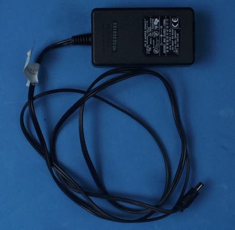 UHF Earamp Transmitter - FCC ID CCRT600 - Sam Ash Music Corporation