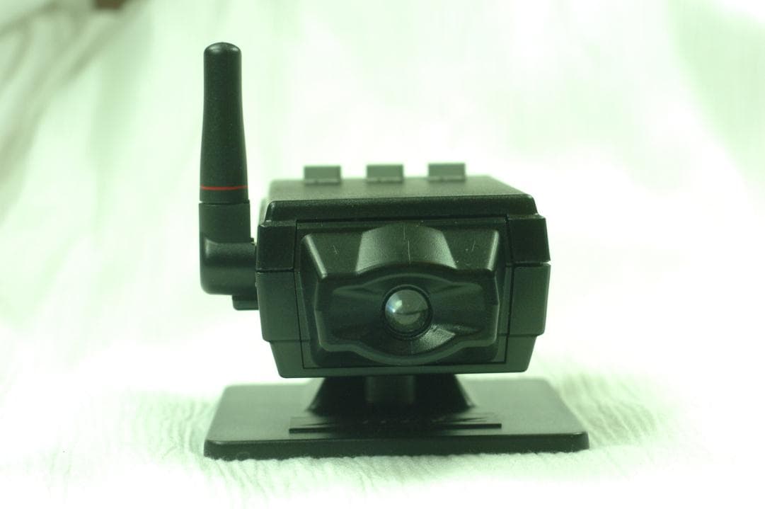A Wireless Radio Commander Unit for Digital Cameras to Control Remote Flashes - FCC ID CEXCOP - Quantum Instruments Inc (2)
