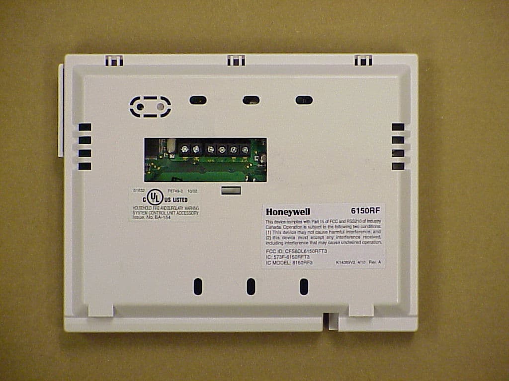 Security Keypad Transceiver - FCC ID CFS8DL6150RFT3 - Ademco Inc. (2)