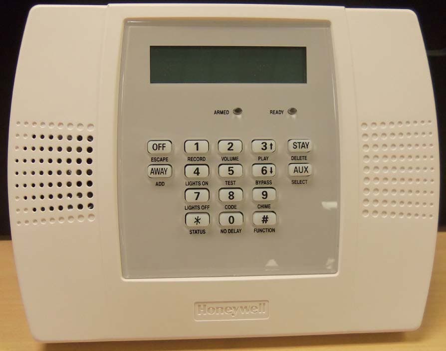 Wireless Control / Communicator - FCC ID CFS8DLLYNXPLUS2 - Ademco Inc. (2)