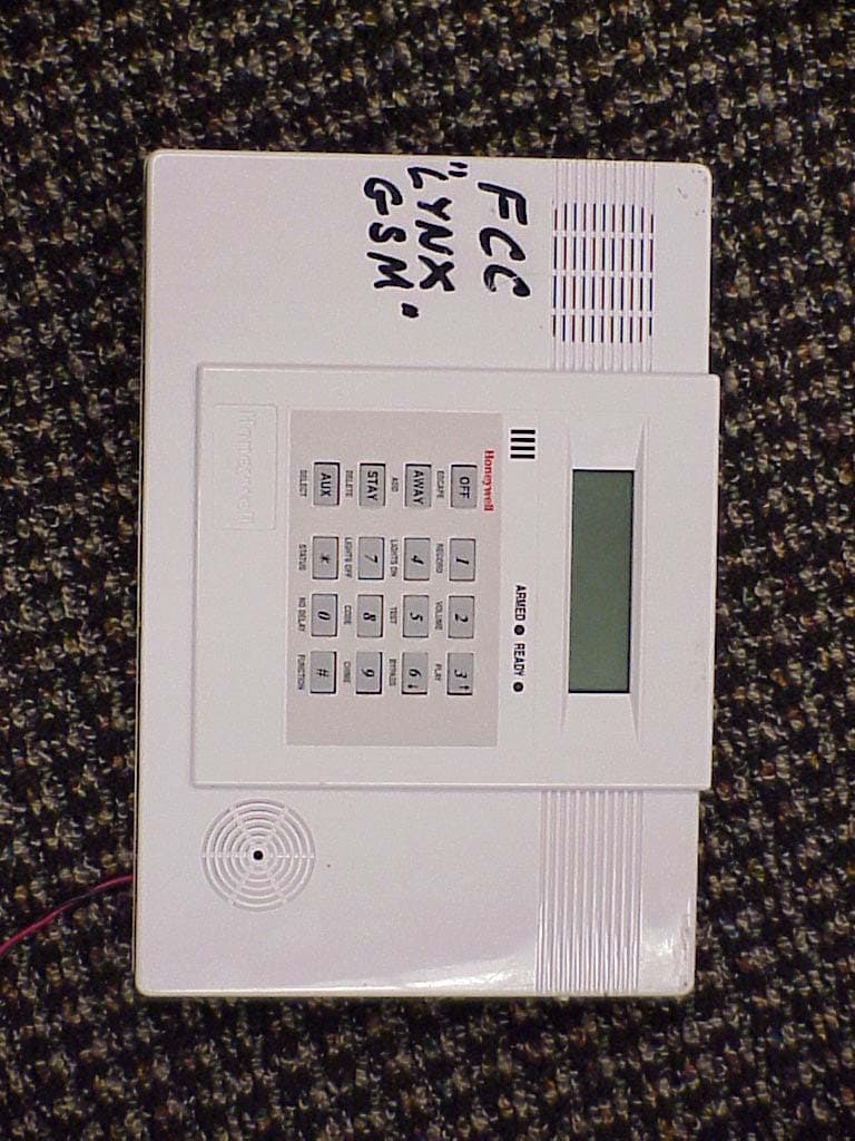 Wireless Controll Communicator - FCC ID CFS8DLLYNXREN-6 - Ademco Inc.
