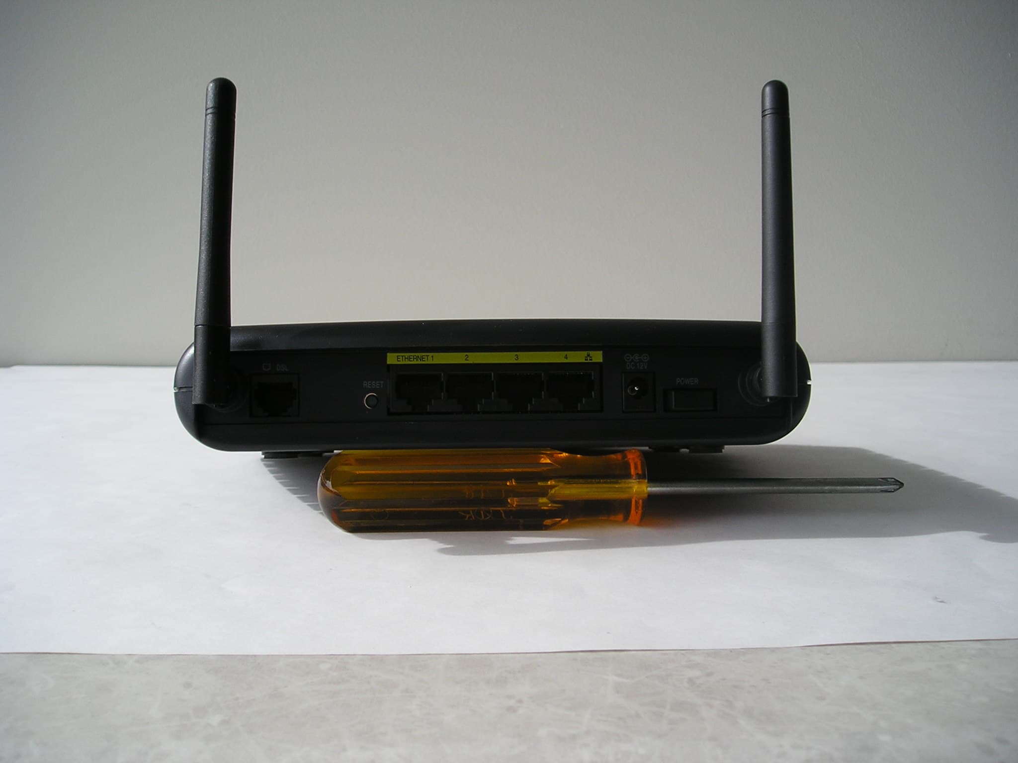802.11g wireless router - FCC ID CH8D90327W30-XX - Westell Inc