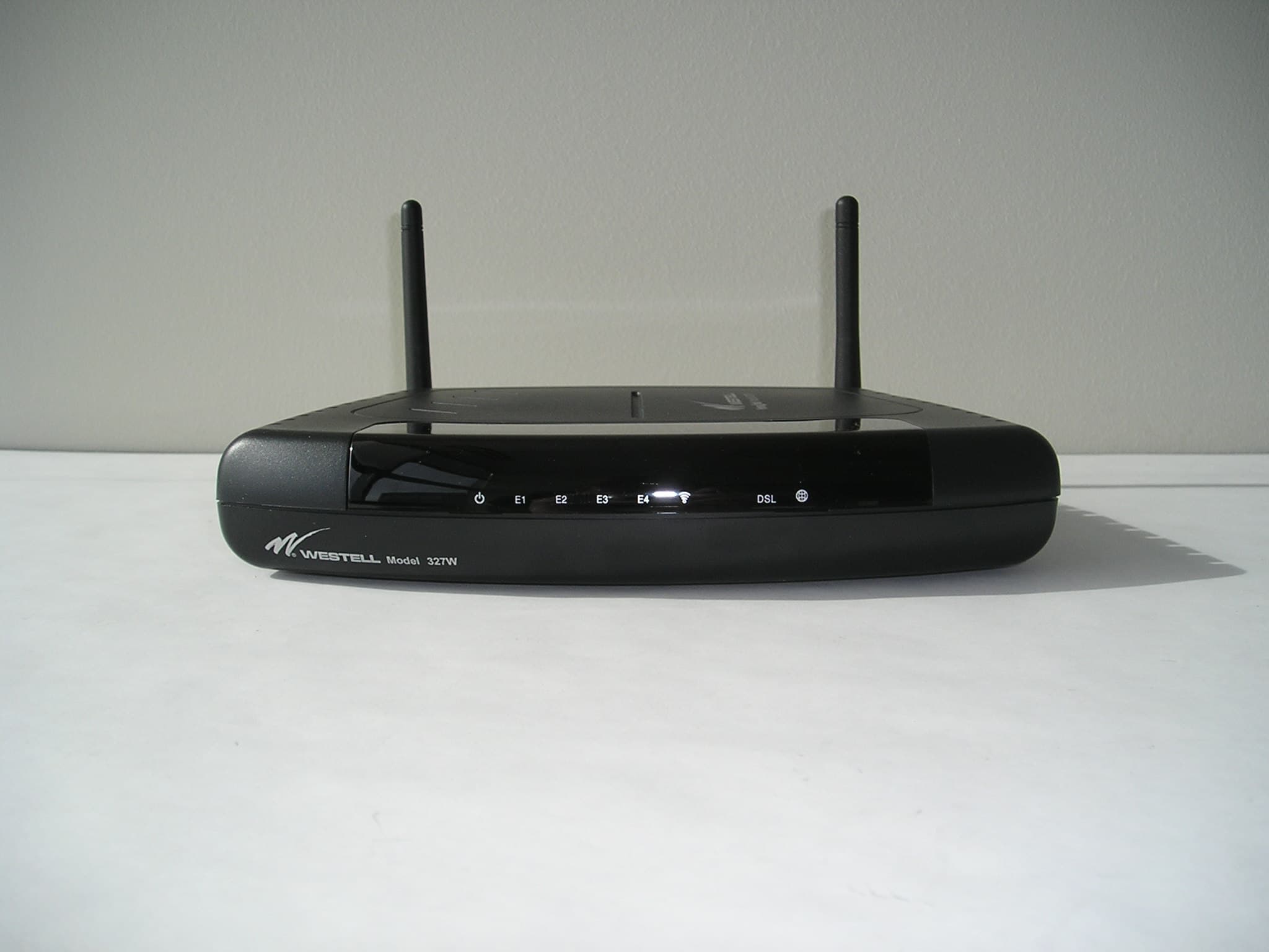 802.11g wireless router - FCC ID CH8D90327W30-XX - Westell Inc (2)