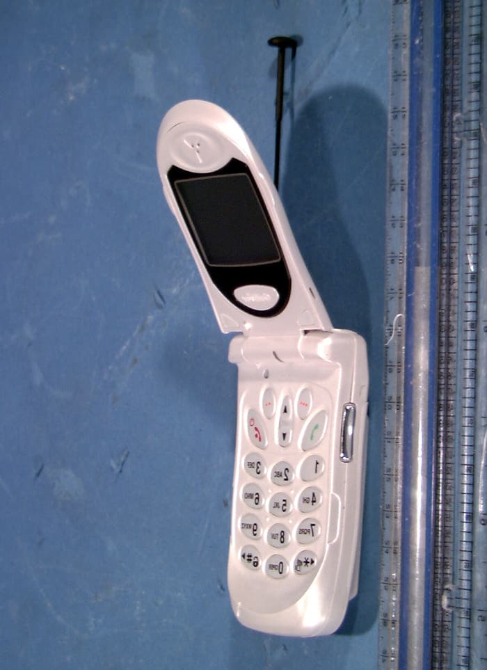 Dual Mode Cellular Phone (AMPS/CDMA) - FCC ID CKLHGC-610E - Hyundai Electronics Industries Co Ltd (2)