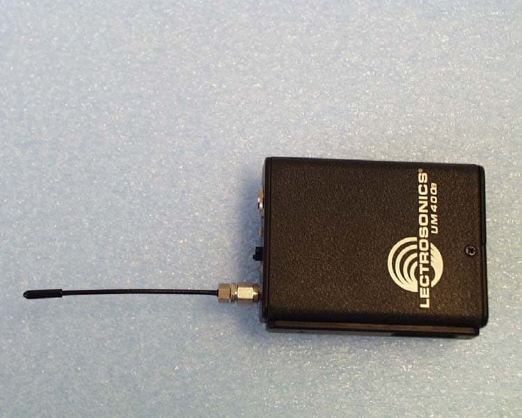 WIRELESS MICROPHONE TRANSMITTER - FCC ID DBZUM400AV - Lectrosonics Inc (1)