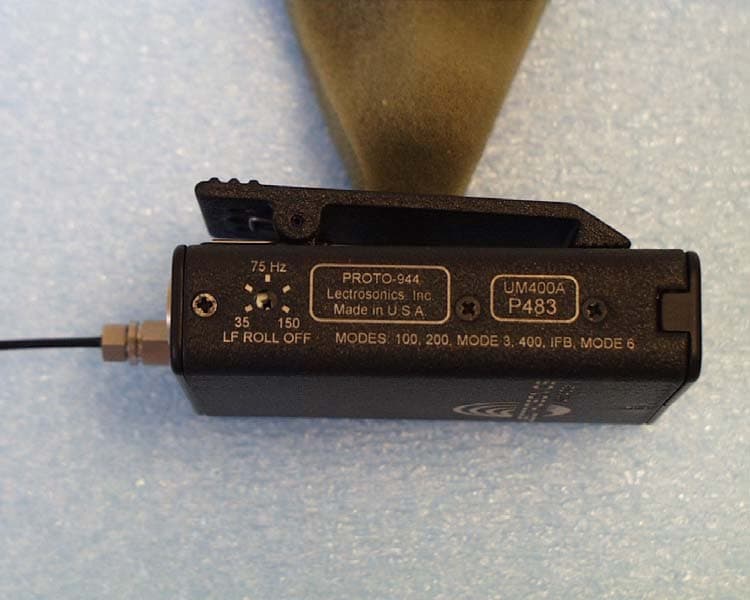 WIRELESS MICROPHONE TRANSMITTER - FCC ID DBZUM400AV - Lectrosonics Inc (3)