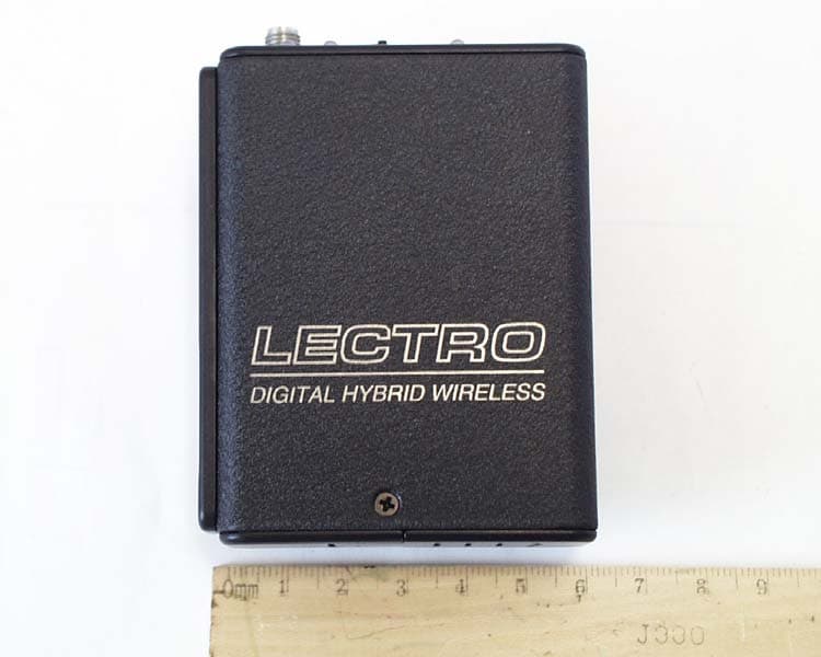 Body Worn Wireless Microphone Transmitter - FCC ID DBZUM450L - Lectrosonics Inc