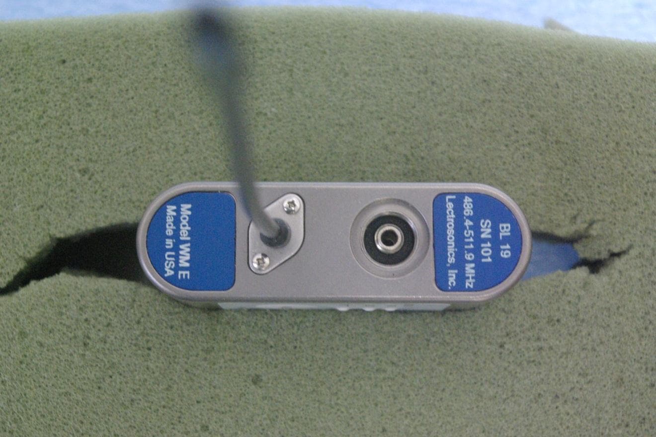 WIRELESS MICROPHONE TRANSMITTER - FCC ID DBZWME - Lectrosonics Inc (1)